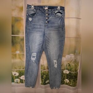 No Boundaries High Rise Distressed Skinny Jeans – Size 11 (30x27) | Light Wash